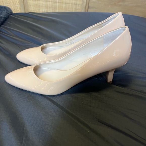 Frank Sarto Tudor Pointed Toe Leather Pump - Picture 5 of 5